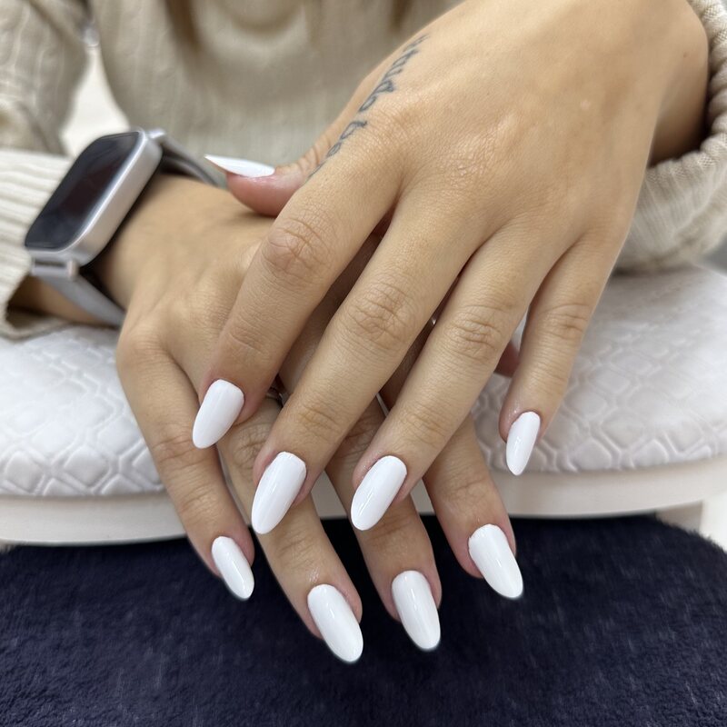 Alongamento de unhas branco molde F1 no Tatuapé — Bruna Pugliesi
