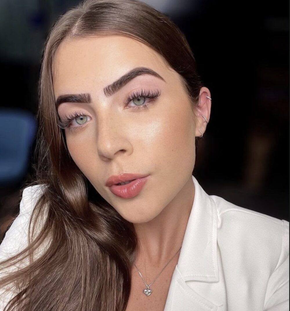 Cílios efeito Jade Picon, alongamento natural e molhado no Tatuapé — Bella Beauty